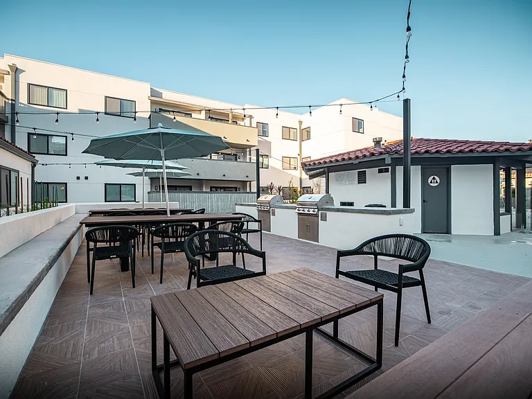 San Pasqual Apartments — Photo 37
