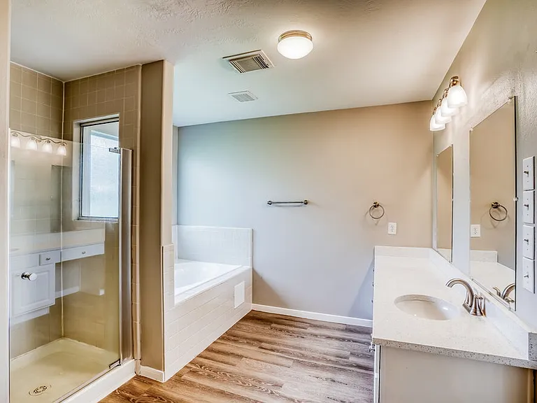 2427 Ranch Hollow Ct — Photo 13
