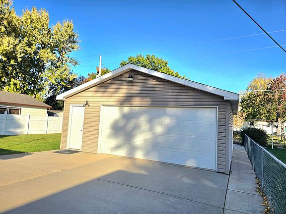 5th image of 1719 N Taylor Ave