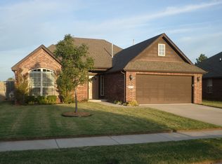 8015 S Fir Pl, Broken Arrow, OK 74011