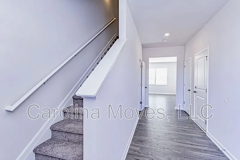 3 bed, 2.5 bath, 1498 sqft, $1,699 — Photo 2