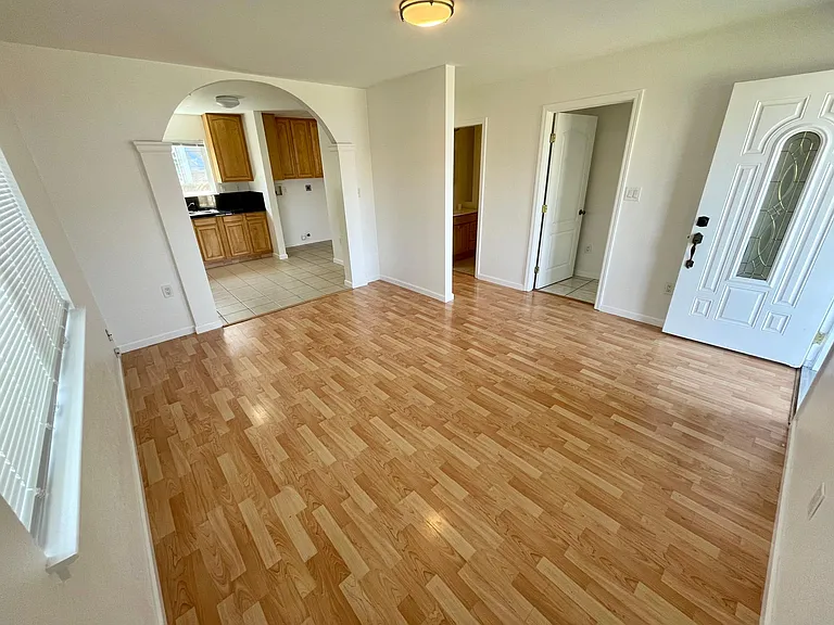733 S Oak St #B — Photo 2