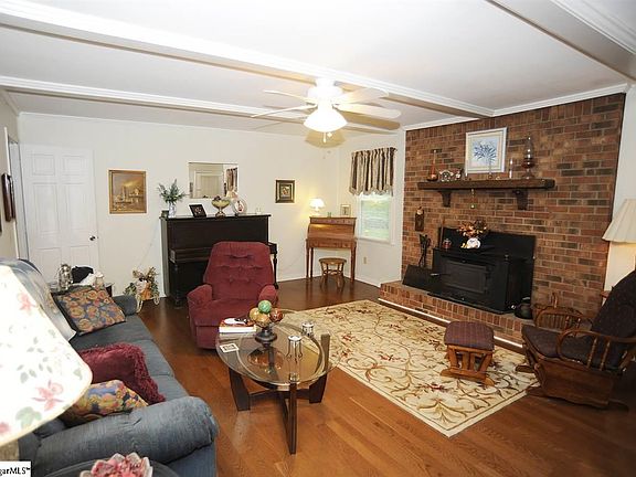 5th image of 100 Badger Dr