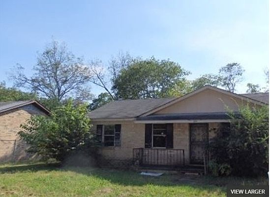 1st image of 304 Bel Air Dr