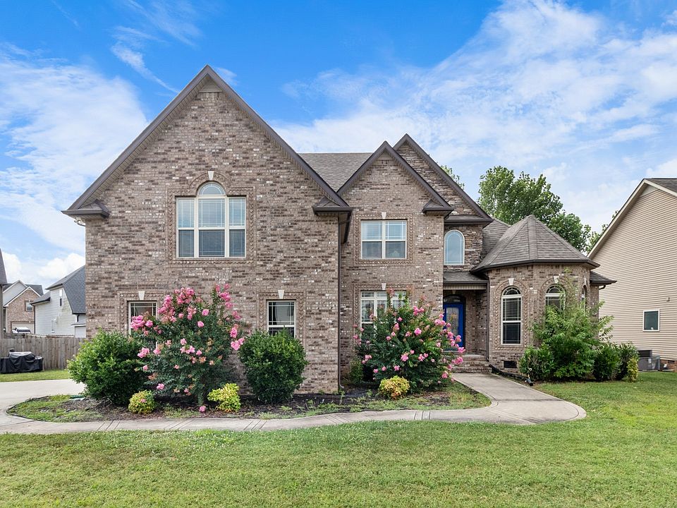 1st image of 743 Cavalier Dr