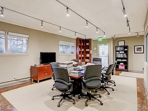 4th image of 500 Lovett Blvd Suite 150