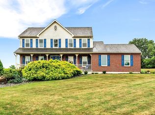 225 Fence Row Dr, Nazareth, PA