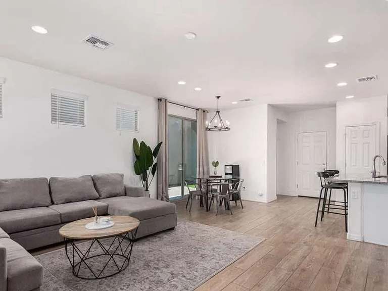 3828 S 58th Ln — Photo 6