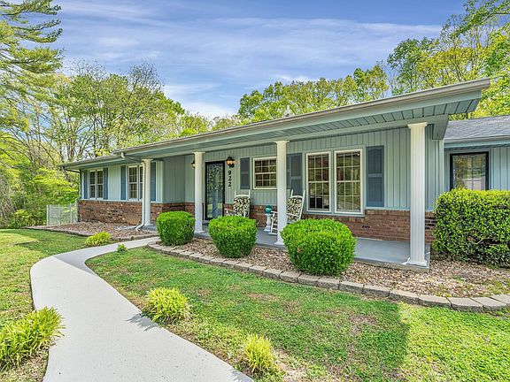 3rd image of 922 Hayes Rd