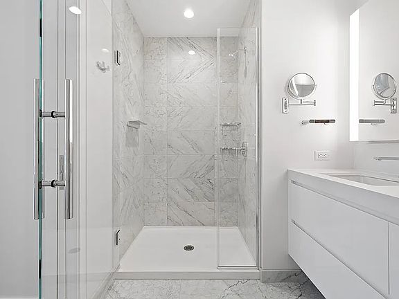 4th image of 133 Seaport Blvd #1723
