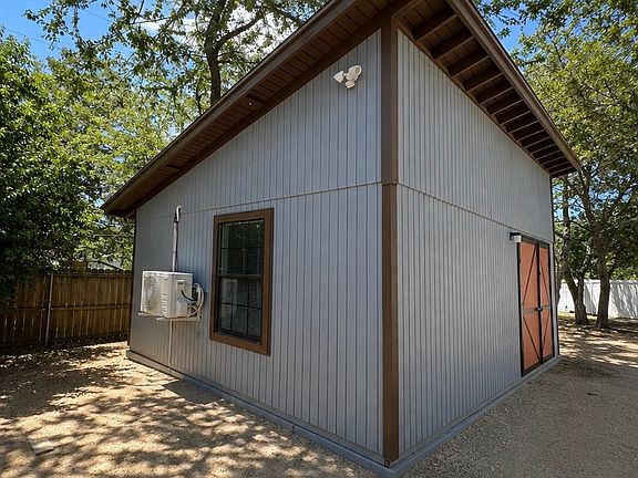 2nd image of 112 Honeysuckle Ln