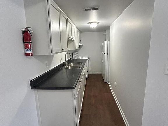 4th image of 723 Green Rd APT 239