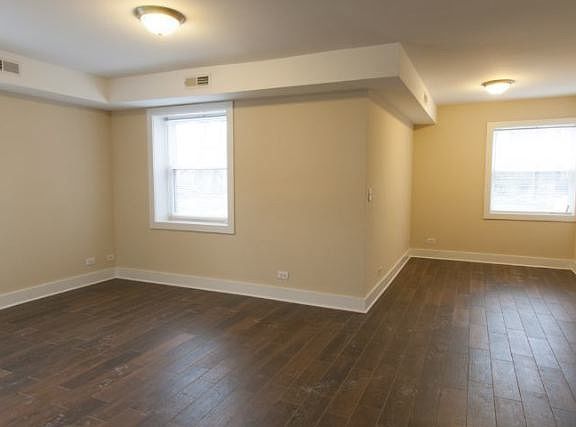3rd image of 4958 N Saint Louis Ave #00