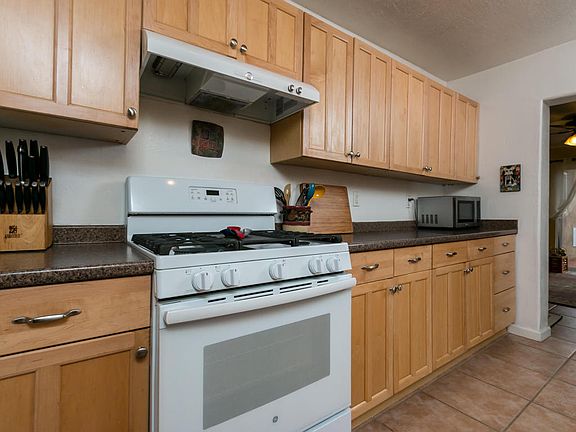 5th image of 1303 Phoenix Ave NW
