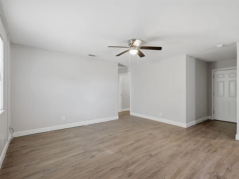 313 N Church St — Photo 2