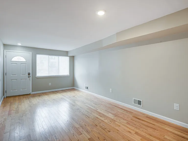 Seaview Apartments — Photo 13