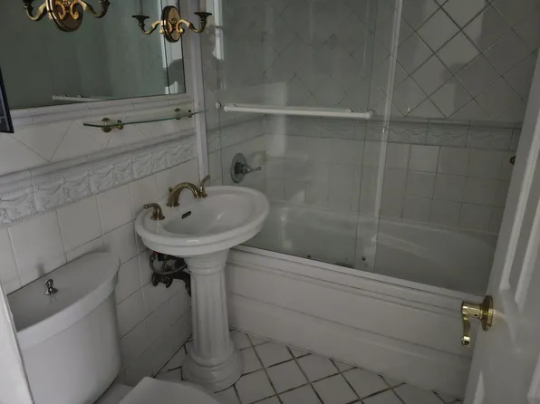 231 East 62nd Street image 11 of 25