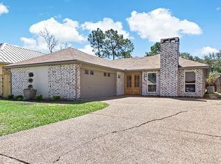 5875 Woodway Dr, Beaumont, TX 77707