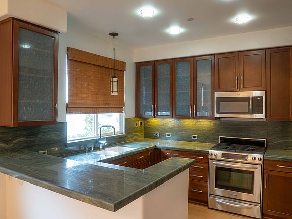 5th image of 407 Washington Sq #1
