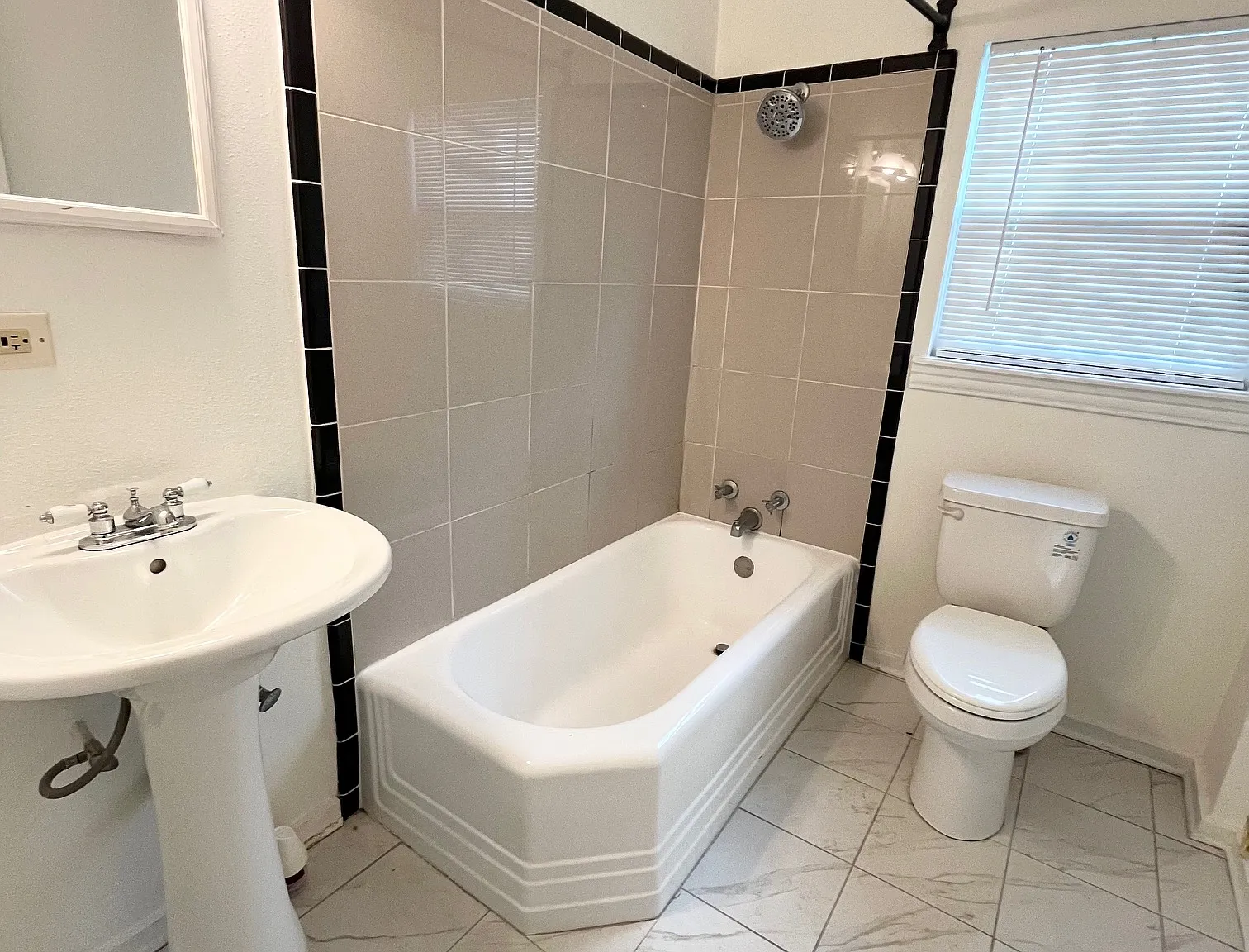 1 bed, 770 sqft, $1,300 — Photo 4