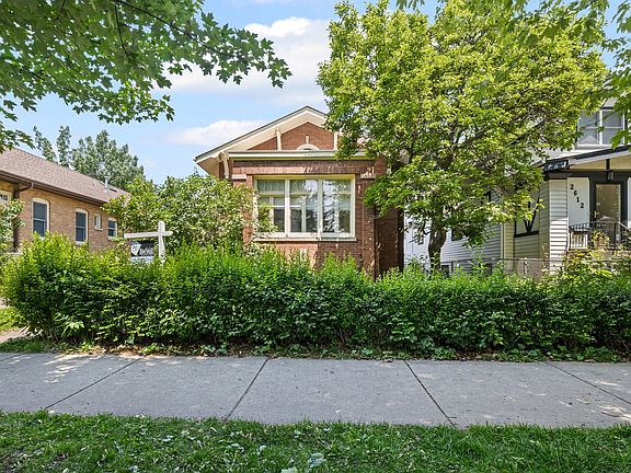 2nd image of 2616 W Sunnyside Ave
