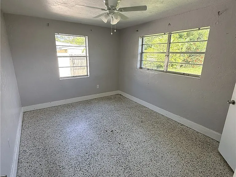 3955 Seminole Ave — Photo 10