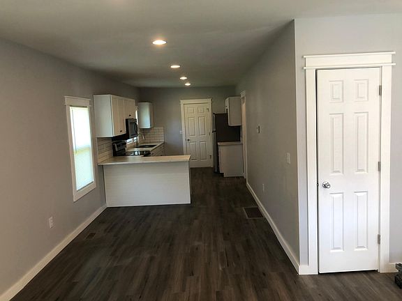 4th image of 1203 S 37th St