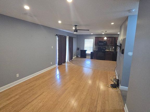 3rd image of 856 Creekway Ct #313
