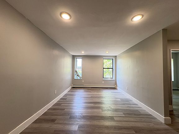 3rd image of 121 Wade St APT 1G