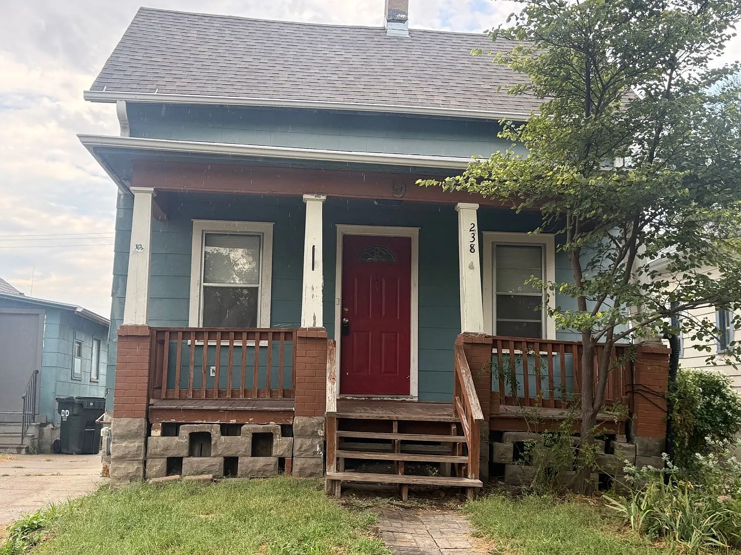 238 F — Photo 1