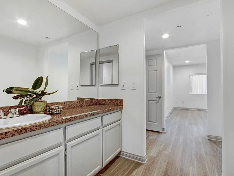 821 Wilcox Ave — Photo 27