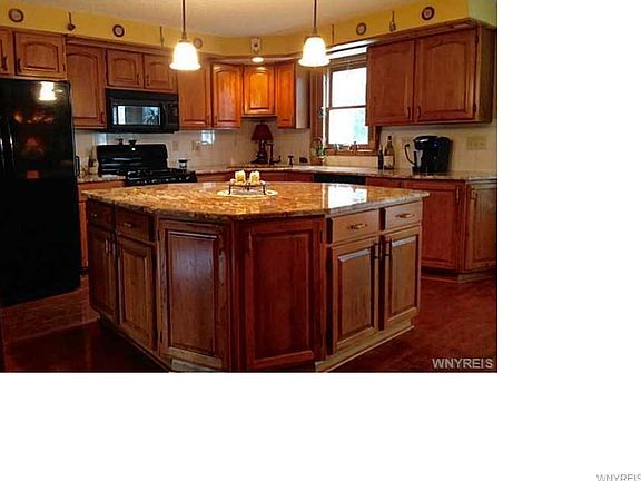 3rd image of 3849 Meadowvale Dr