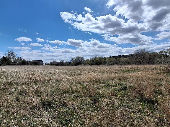 5th image of 815 W Country Rd