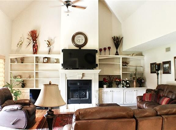 2nd image of 698 Lakewood Dr