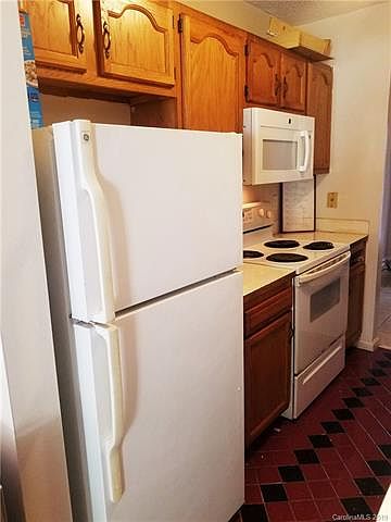 2nd image of 1628 Dendy Ln