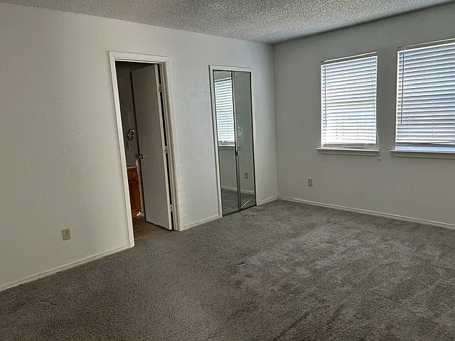 4 bed, 2000 sqft, $1,890 — Photo 4