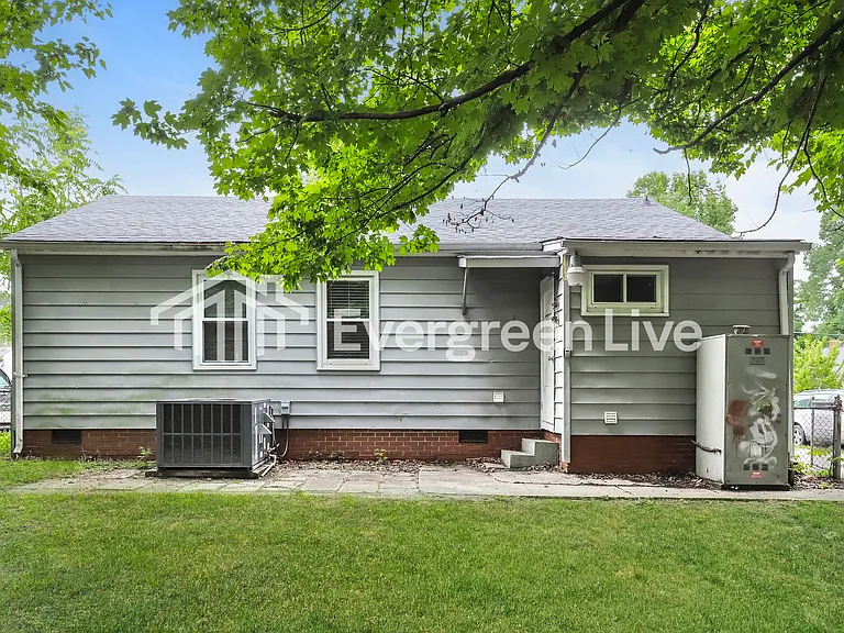 1113 Cedrow Dr — Photo 15