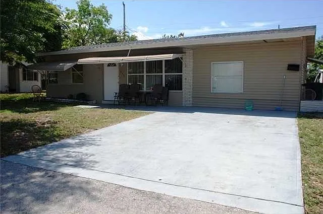 1640 NE 32nd Ct — Photo 3