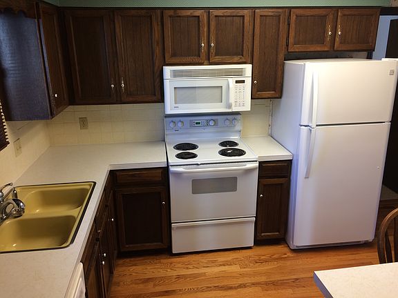 Kitchen with all appliances