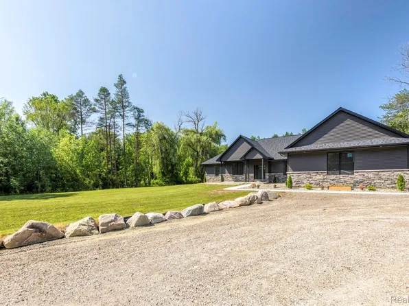 4697 Emmett Rd, Emmett, MI 48022