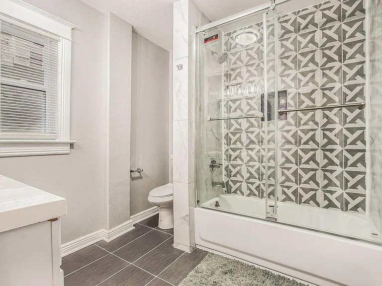 4025 Euclid Ave — Photo 16