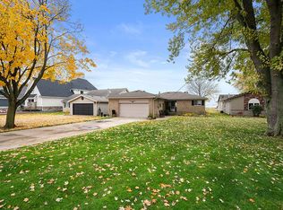 48228 Harbor Dr, New Baltimore, MI 48047