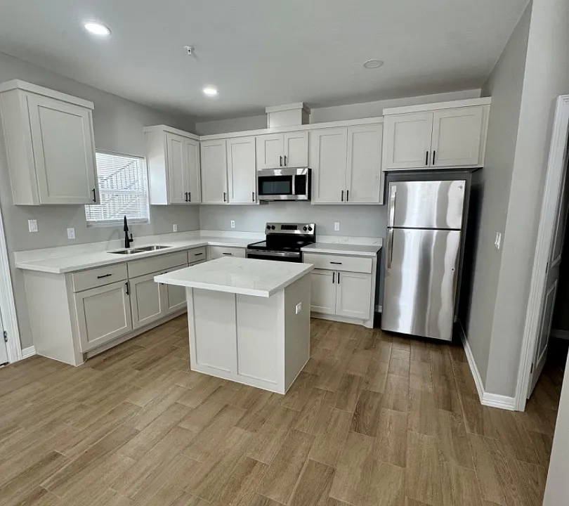 800 Ragland St #4