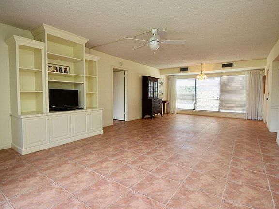 4th image of 14 Turtle Creek Dr #0