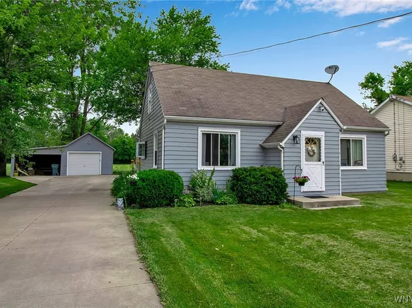 3029 Stieg Rd, North Tonawanda, NY 14120