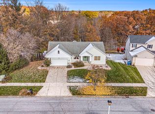 164 Glencarin Dr NE, Rockford, MI 49341
