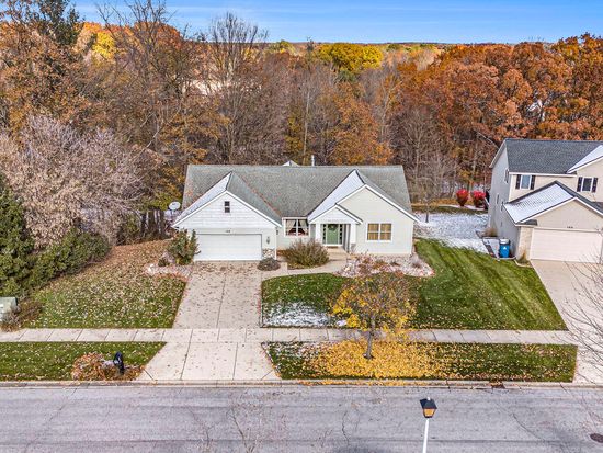 164 Glencarin Dr NE, Rockford, MI 49341
