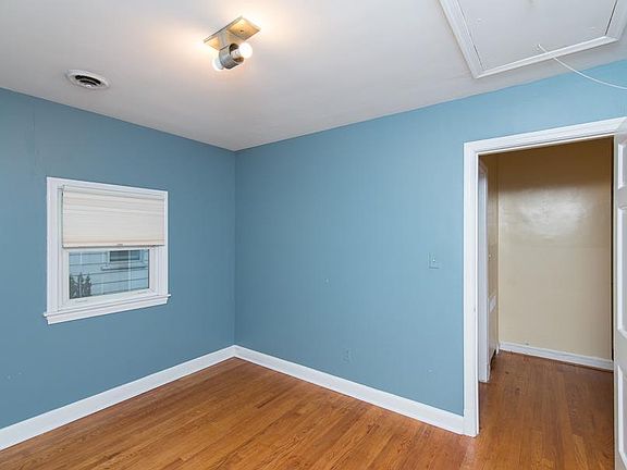 3rd image of 1611 Varnum Pl NE