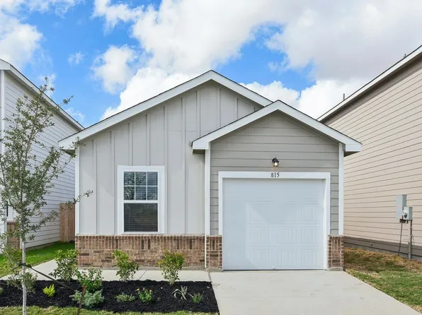 815 Barnacle Ct, Adkins, TX 78101