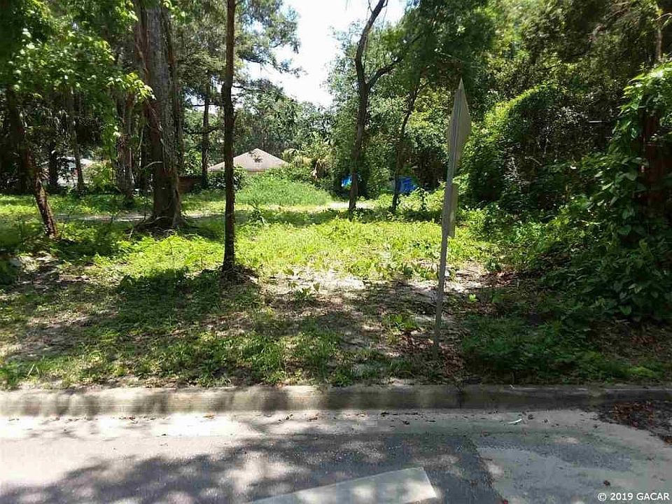 1st image of 403 NE 19th St